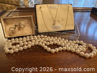 MaxSold Auction: Pearl jewelry lot: screw-back earrings, 9ct gold pendant, long strand - Wake Forest (North Carolina, USA) PARTNER MANAGED Downsizing Online Auction - Wait Avenue