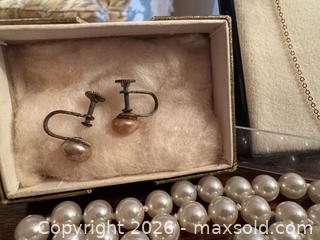 MaxSold Auction: Pearl jewelry lot: screw-back earrings, 9ct gold pendant, long strand - Wake Forest (North Carolina, USA) PARTNER MANAGED Downsizing Online Auction - Wait Avenue