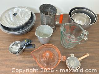 MaxSold Auction: Vintage Kitchen Tools Lot — Sunkist Pink Juicer & Pyrex Measuring Cup - Wake Forest (North Carolina, USA) PARTNER MANAGED Downsizing Online Auction - Wait Avenue