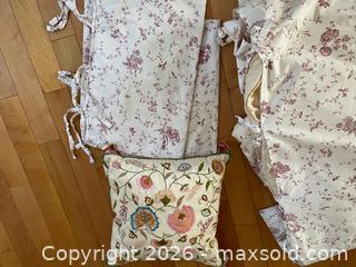 MaxSold Auction: Double size Duvet cover, matching Pillowcases and Accent Pillow set. - Collingwood (Ontario, Canada) SELLER MANAGED Estate Sale Online Auction - Cameron Street
