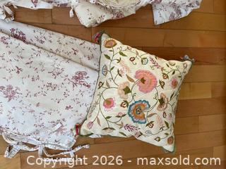 MaxSold Auction: Double size Duvet cover, matching Pillowcases and Accent Pillow set. - Collingwood (Ontario, Canada) SELLER MANAGED Estate Sale Online Auction - Cameron Street