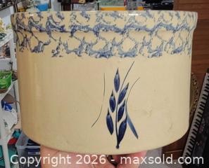 MaxSold Auction: Vintage Roseville Pottery Co. 2 Quart Crock - East Cocalico Township (Pennsylvania, USA) SELLER MANAGED Downsizing Online Auction - Stevens Road
