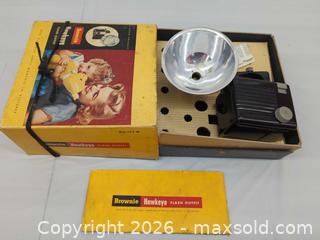 MaxSold Auction: Kodak Brownie Hawkeye Box Camera Flash Outfit  - Toronto (Ontario, Canada) SELLER MANAGED Downsizing Online Auction - Dupont Street (STORAGE)