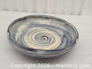 MaxSold Auction: Medium Blue and White Ceramic Swirl Bowl - Toronto (Ontario, Canada) SELLER MANAGED Downsizing Online Auction - Dupont Street (STORAGE)