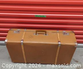 MaxSold Auction: Vintage St?ruin?a (F.M.C.) Tan/Camel Suitcase, 31 x 9 x 12 in - Toronto (Ontario, Canada) SELLER MANAGED Downsizing Online Auction - Dupont Street (STORAGE)