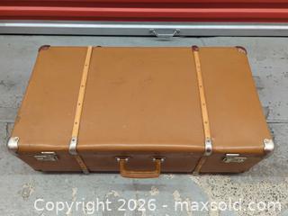 MaxSold Auction: Vintage St?ruin?a (F.M.C.) Tan/Camel Suitcase, 31 x 9 x 12 in - Toronto (Ontario, Canada) SELLER MANAGED Downsizing Online Auction - Dupont Street (STORAGE)