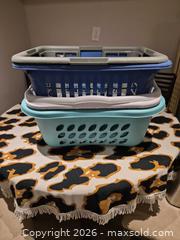 MaxSold Auction: Set of 5 Medium Plastic Laundry Baskets — Sterilite/Type A/Rubbermaid - Quinte West (Ontario, Canada) SELLER MANAGED Reseller Online Auction -  Fairground Road