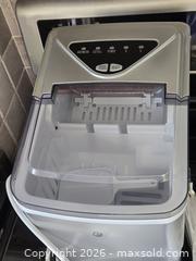 MaxSold Auction: FZF Icemaker Machine New Unused 2 L capacity - Toronto (Ontario, Canada) PARTNER MANAGED Downsizing Online Auction - McAdam Avenue