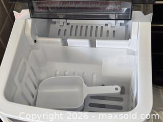 MaxSold Auction: FZF Icemaker Machine New Unused 2 L capacity - Toronto (Ontario, Canada) PARTNER MANAGED Downsizing Online Auction - McAdam Avenue