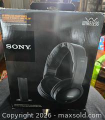 MaxSold Auction: Sony Headphones New MDR-RF985RK Black - Toronto (Ontario, Canada) SELLER MANAGED Downsizing Online Auction - McAdam Avenue