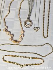 MaxSold Auction: COSTUME JEWELRY NECKLACE LOT - Kingston (Ontario, Canada) SELLER MANAGED Downsizing Online Auction - Rosemund Crescent