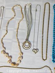 MaxSold Auction: COSTUME JEWELRY NECKLACE LOT - Kingston (Ontario, Canada) SELLER MANAGED Downsizing Online Auction - Rosemund Crescent