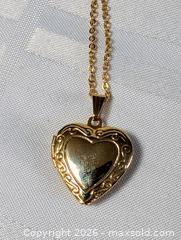 MaxSold Auction: LARGE COSTUME JEWELRY NECKLACE LOT - Kingston (Ontario, Canada) SELLER MANAGED Downsizing Online Auction - Rosemund Crescent