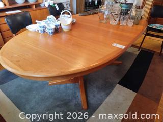 MaxSold Auction: Mid-Century Modern Teak Oval Extendable Dining Table with Leaf C - Toronto (Ontario, Canada) Estate Sale Online Auction - Larkfield Drive