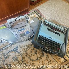MaxSold Auction: Olivetti Lettera 32 Typewriter & Panasonic RX-ES25 Boombox B - Toronto (Ontario, Canada) Estate Sale Online Auction - Larkfield Drive