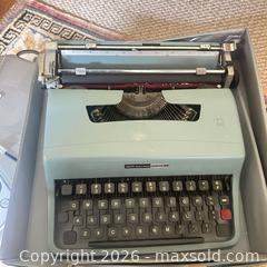 MaxSold Auction: Olivetti Lettera 32 Typewriter & Panasonic RX-ES25 Boombox B - Toronto (Ontario, Canada) Estate Sale Online Auction - Larkfield Drive