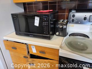 MaxSold Auction: Panasonic 1100W Black Countertop Microwave B - Toronto (Ontario, Canada) Estate Sale Online Auction - Larkfield Drive