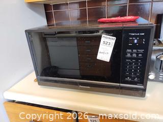 MaxSold Auction: Panasonic 1100W Black Countertop Microwave B - Toronto (Ontario, Canada) Estate Sale Online Auction - Larkfield Drive