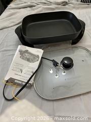 MaxSold Auction: Black & Decker Large Black Electric Skillet/Griddle - Belleville (Ontario, Canada) SELLER MANAGED Moving Online Auction - Covington Crescent