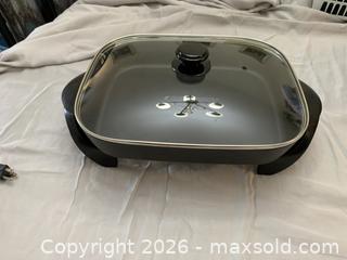 MaxSold Auction: Black & Decker Large Black Electric Skillet/Griddle - Belleville (Ontario, Canada) SELLER MANAGED Moving Online Auction - Covington Crescent