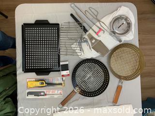 MaxSold Auction: Broil King Monarch 320 Propane Freestanding Grill, 3 Burners - Belleville (Ontario, Canada) SELLER MANAGED Moving Online Auction - Covington Crescent