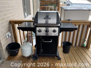 MaxSold Auction: Broil King Monarch 320 Propane Freestanding Grill, 3 Burners - Belleville (Ontario, Canada) SELLER MANAGED Moving Online Auction - Covington Crescent
