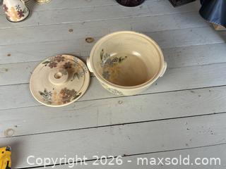 MaxSold Auction: Floral, Cream Coloured Pottery - Clarington (Ontario, Canada) SELLER MANAGED Downsizing Online Auction - Old Scugog Road