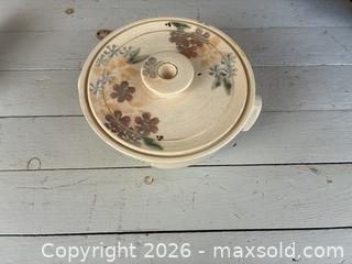 MaxSold Auction: Floral, Cream Coloured Pottery - Clarington (Ontario, Canada) SELLER MANAGED Downsizing Online Auction - Old Scugog Road