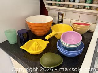 MaxSold Auction: Assorted Vintage Bowls, Juicer, & More! - San Jose (California, USA) SELLER MANAGED Estate Sale Online Auction - South 16th Street