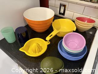 MaxSold Auction: Assorted Vintage Bowls, Juicer, & More! - San Jose (California, USA) SELLER MANAGED Estate Sale Online Auction - South 16th Street