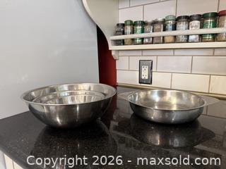 MaxSold Auction: Vintage Mixing & Serving Bowls - San Jose (California, USA) SELLER MANAGED Estate Sale Online Auction - South 16th Street
