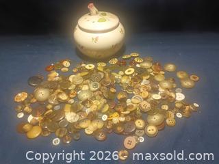 MaxSold Auction: Assorted Mixed-Material Buttons with Ceramic Jar - Pacifica (California, USA) SELLER MANAGED Downsizing Online Auction -  Palmetto Avenue (CONDO)
