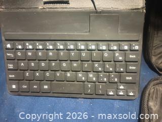 MaxSold Auction: Black Wired Compact Tablet Keyboard with PU Folio Case - Pacifica (California, USA) SELLER MANAGED Downsizing Online Auction -  Palmetto Avenue (CONDO)