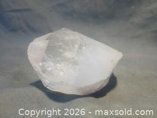 MaxSold Auction: Clear Quartz Single-Terminated Point, Medium Specimen - Pacifica (California, USA) SELLER MANAGED Downsizing Online Auction -  Palmetto Avenue (CONDO)