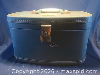MaxSold Auction: Flite Teal Vinyl Train Case / Vanity Case, Vintage - Pacifica (California, USA) SELLER MANAGED Downsizing Online Auction -  Palmetto Avenue (CONDO)