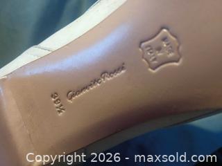 MaxSold Auction: Gianvito Rossi White Leather Heeled Boots EU 39.5 - Pacifica (California, USA) SELLER MANAGED Downsizing Online Auction -  Palmetto Avenue (CONDO)