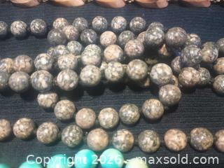 MaxSold Auction: Lot of 8 Vintage Necklaces — Mixed Materials and Closures - Pacifica (California, USA) SELLER MANAGED Downsizing Online Auction -  Palmetto Avenue (CONDO)