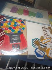 MaxSold Auction: Mixed Brand Greeting Cards Lot (11-25) - Pacifica (California, USA) SELLER MANAGED Downsizing Online Auction -  Palmetto Avenue (CONDO)