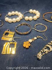 MaxSold Auction: Mixed Metal Pearl & Rhinestone Earring Lot, 6–10 Pieces - Pacifica (California, USA) SELLER MANAGED Downsizing Online Auction -  Palmetto Avenue (CONDO)