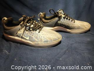 MaxSold Auction: Nike Nyjah Running Shoes Men's 10 Blue/Gray/White - Pacifica (California, USA) SELLER MANAGED Downsizing Online Auction -  Palmetto Avenue (CONDO)