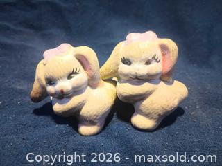 MaxSold Auction: Pair of Small Vintage Plaster Chalkware Figurines, Off-White - Pacifica (California, USA) SELLER MANAGED Downsizing Online Auction -  Palmetto Avenue (CONDO)