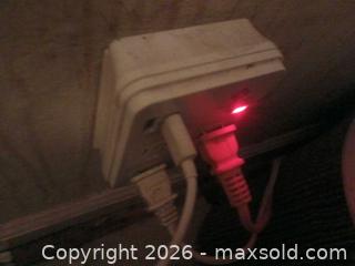 MaxSold Auction: Roland CM-30 Powered Monitor (Active Speaker) - Pacifica (California, USA) SELLER MANAGED Downsizing Online Auction -  Palmetto Avenue (CONDO)