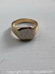 MaxSold Auction: Signet Ring  - Toronto (Ontario, Canada) PARTNER MANAGED Downsizing Online Auction - Crescent Town Road