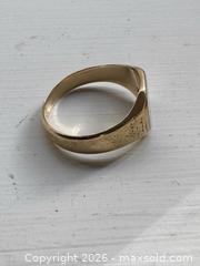 MaxSold Auction: Signet Ring  - Toronto (Ontario, Canada) PARTNER MANAGED Downsizing Online Auction - Crescent Town Road