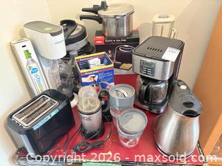 MaxSold Auction: Small Appliances  - Toronto (Ontario, Canada) PARTNER MANAGED Downsizing Online Auction - Crescent Town Road