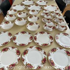 MaxSold Auction: Royal Albert Old Country Roses Fine Bone China Dinnerware Lot  - Toronto (Ontario, Canada) SELLER MANAGED Downsizing Online Auction - Greenland Road