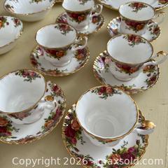 MaxSold Auction: Royal Albert Old Country Roses Fine Bone China Dinnerware Lot  - Toronto (Ontario, Canada) SELLER MANAGED Downsizing Online Auction - Greenland Road