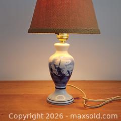 MaxSold Auction: Small Delft Lamp with Burlap Shade - Toronto (Ontario, Canada) SELLER MANAGED Downsizing Online Auction - Greenland Road
