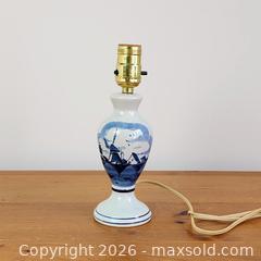MaxSold Auction: Small Delft Lamp with Burlap Shade - Toronto (Ontario, Canada) SELLER MANAGED Downsizing Online Auction - Greenland Road