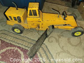 MaxSold Auction: 1980's Metal Tonka Road Grader - East Zorra-Tavistock (Ontario, Canada) SELLER MANAGED Downsizing Online Auction - Highway 59